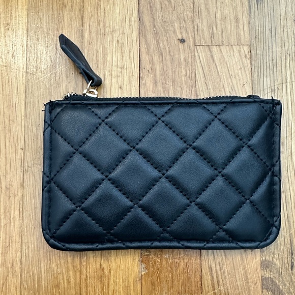 Handbags - Black zip wallet with ring